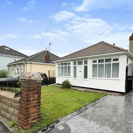 Uplands Grove Bungalow Hotel Wolverhampton Buitenkant foto